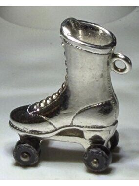 Vintage Roller Skate Charm Movable Wheels 3D Figural Silver Tone Bracelet Unmark